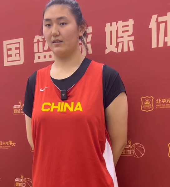 17岁国青女篮张子宇:会努力向姚明看齐 最近提升很大
