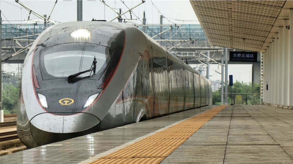 以及曾经停靠过本站的其他车型,如g7755/8/5此前使用的是cr400bf-z:这