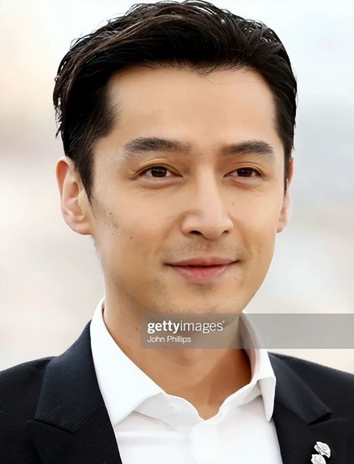 岁月催人老,41岁的胡歌西藏游和网友合影,白发不少