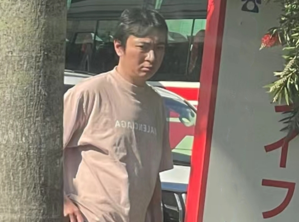 王思聪被曝日本签证出问题,多次现身管理局,穿着邋遢_