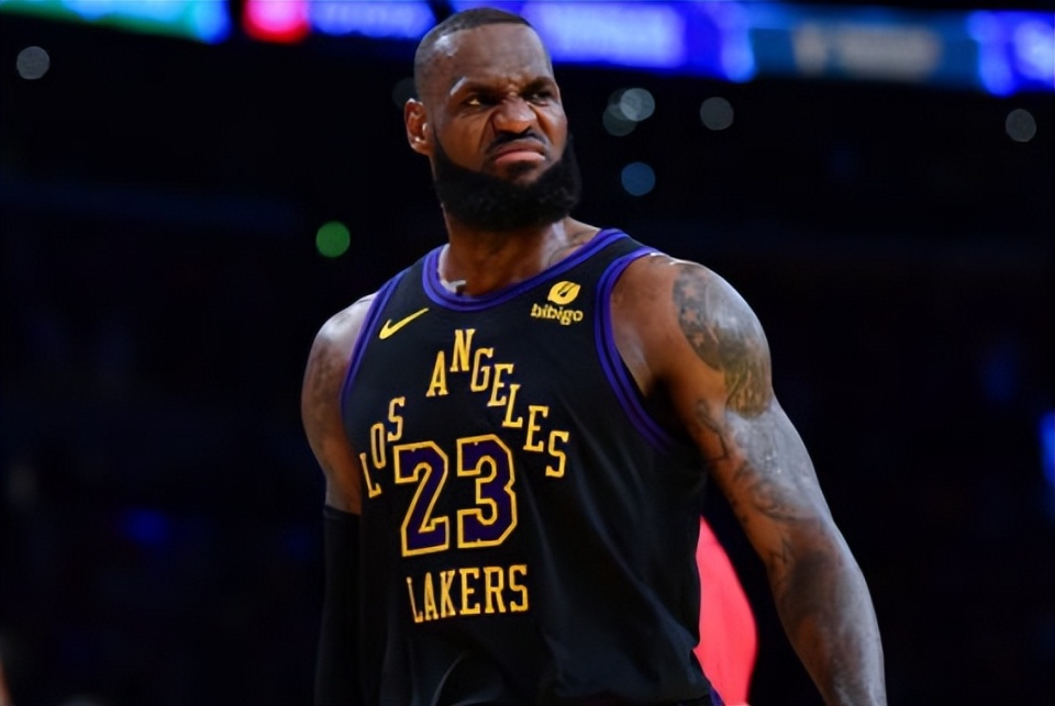 詹姆斯4.32亿,韦德呢?