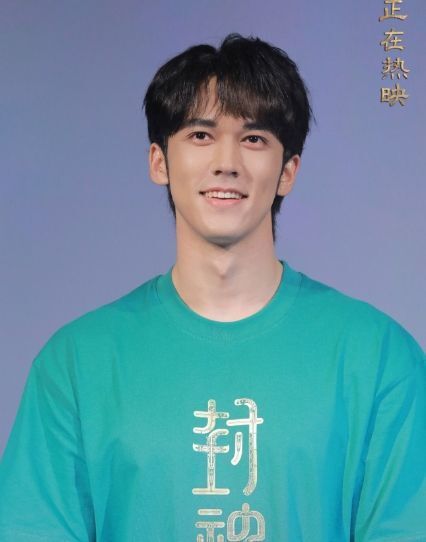 男方助理接陈冰回家,深夜在家吃水果热聊_腾讯新闻