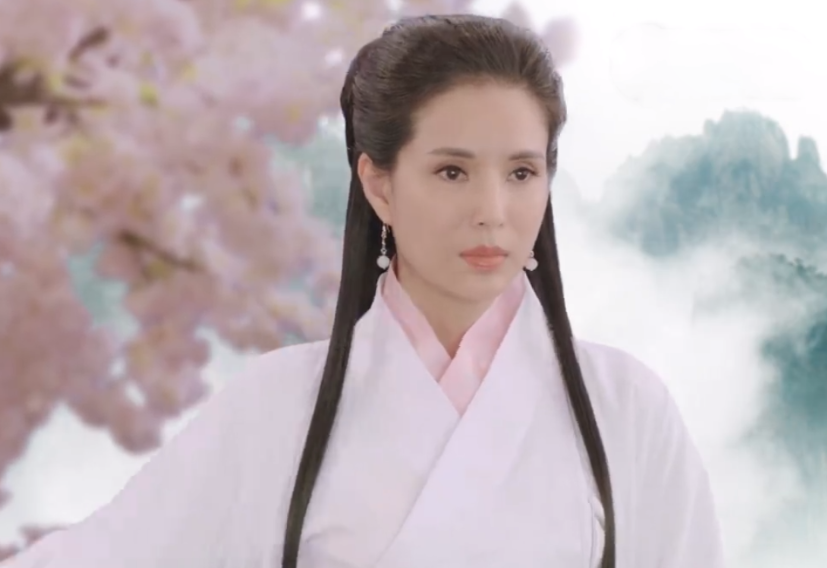 57岁李若彤现身四季青意法血拼,露脐装秀小蛮腰,网友:姑姑老了_腾讯