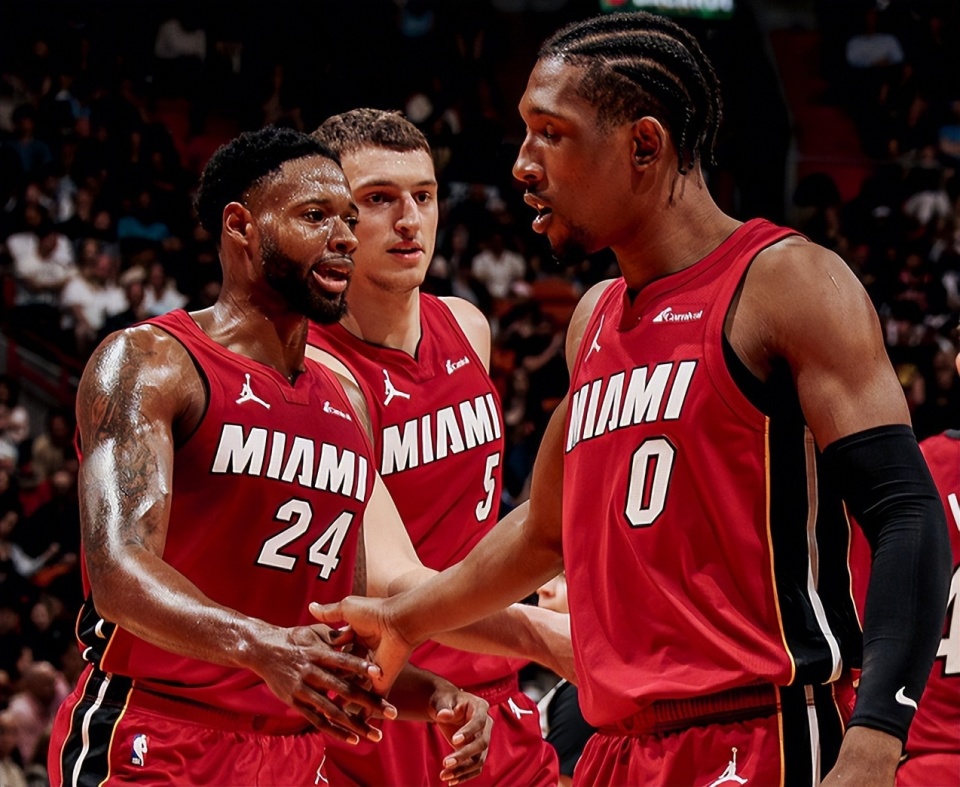 联盟第1轰然倒下,热火23记三分创纪录,双探花空砍61分