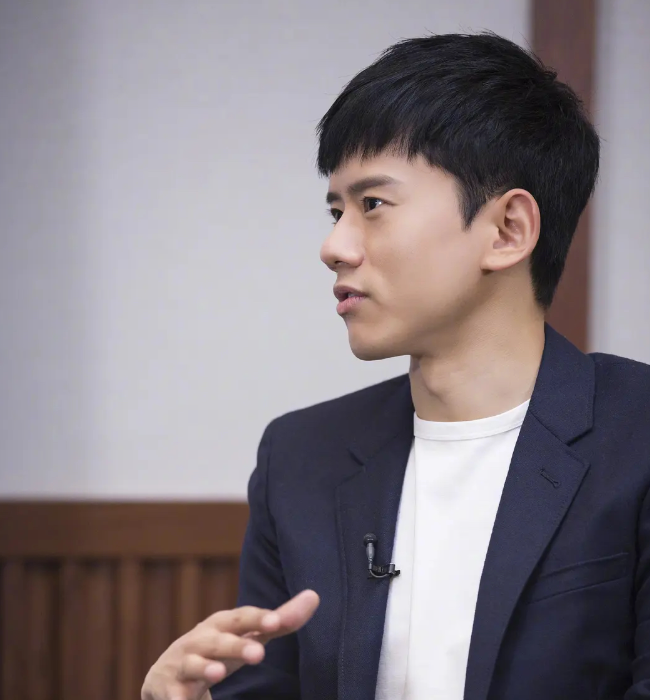 一次采访，主持人问谢娜：“黑粉为什么叫张杰为闰土呢？”谢娜说：“这是一个梗，有次海涛跟吴昕说，你看我像不像rain ？”_腾讯新闻