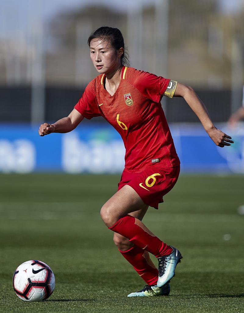沈梦雨终闪光:她能否撑起中国女足的中场?奥运逆袭看她的-腾讯新闻