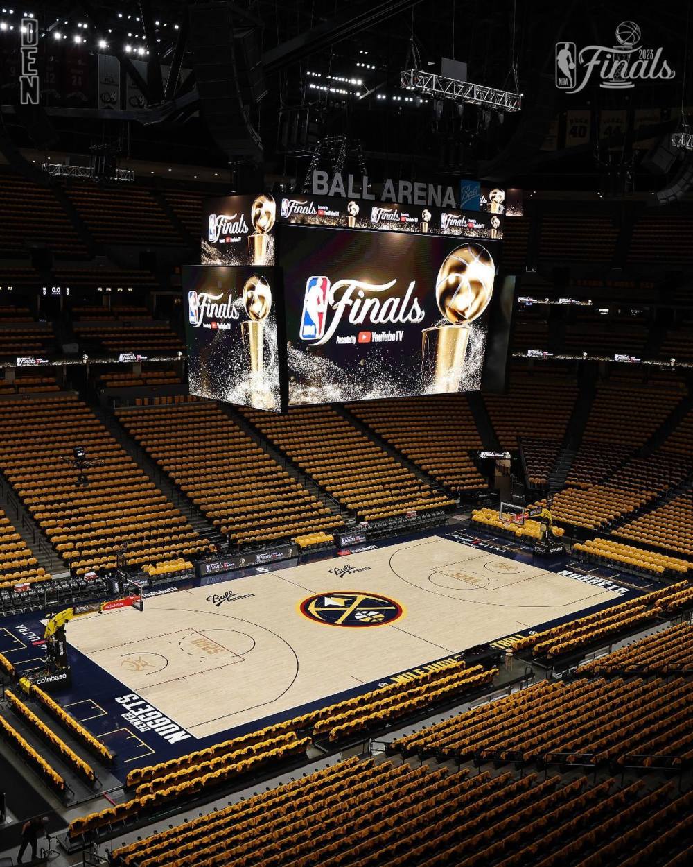 可以看到,对于队史首个总决赛之旅,掘金队主场十分重视,他们在每个