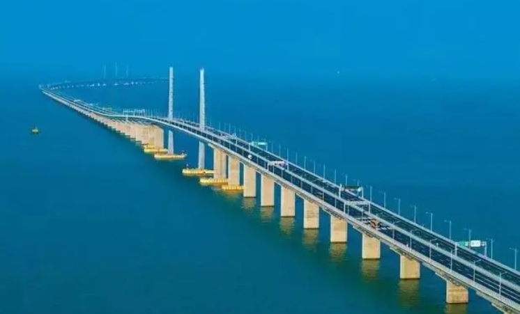 马英九参观港珠澳大桥连发三个惊叹背后功臣是香港富豪胡应湘