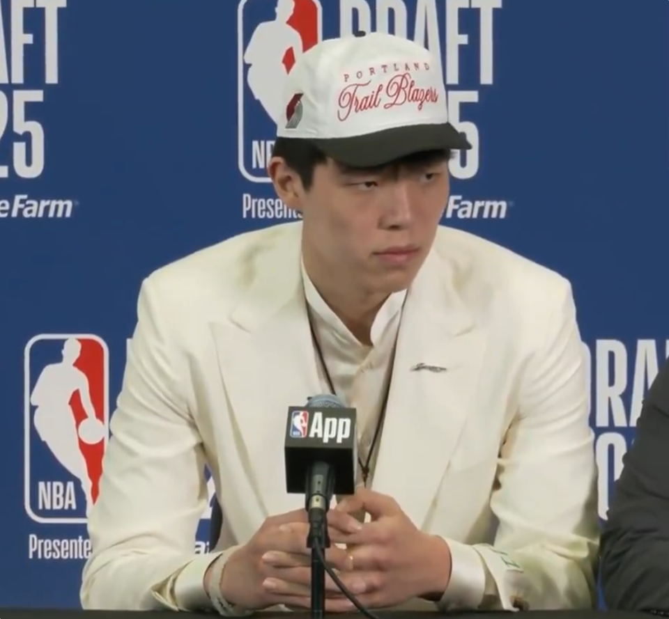 杨瀚森首次NBA发布会！全程低调大谈做好自己，巧妙回答挖坑问题