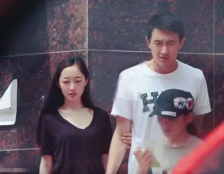 林更新小11岁女友身份疑曝光,绯闻一箩筐,最爱竟是王丽坤?_腾讯新闻