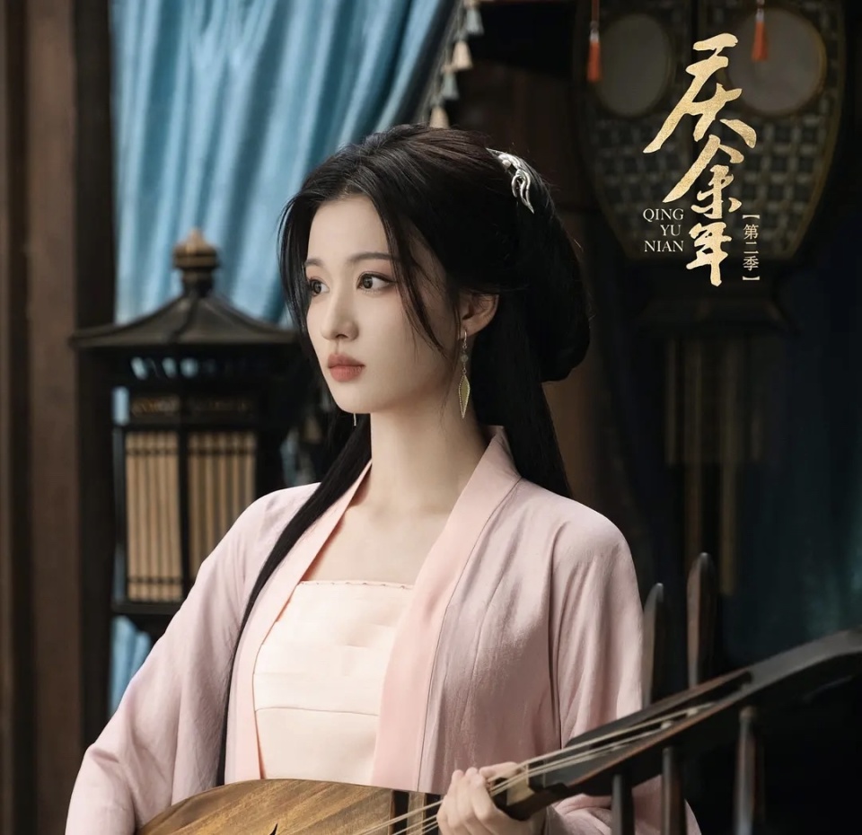 还有《玉骨遥》中,也有王楚然的身影,她在剧中饰演的白雪鹭,也是一个