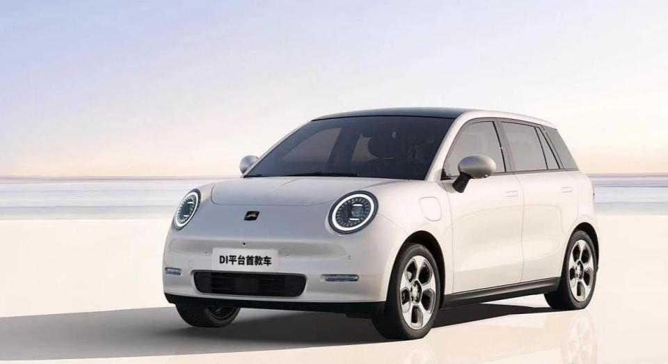 给热闹的代步市场添把火江淮ev3配置很强正面像小保时捷