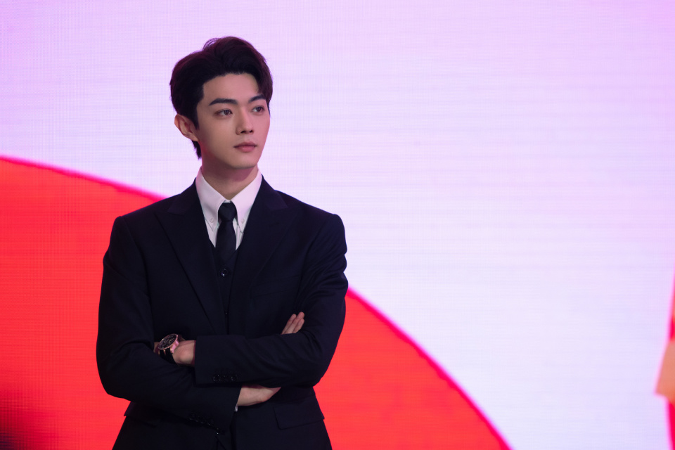 凭借着个人精彩的发挥,许凯的人气也是水涨船高,不仅个人和所饰演的