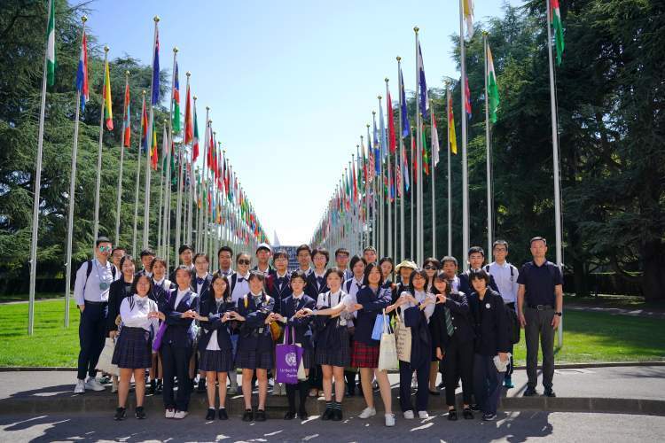 上外附中女生分享联合国青少年项目演讲经历 "官员觉得我们很有思想"