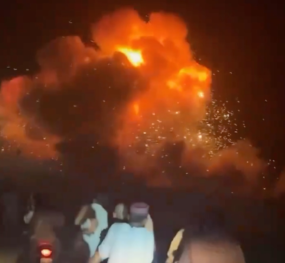 印巴开战，巴方击落2架印度战机，会是歼-10CE，击落印军“阵风”吗？-腾讯新闻