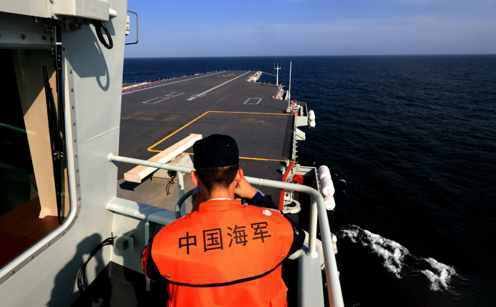 如果港口被摧毁,保障设施被摧毁,那些军舰也都是"死鱼"一条.