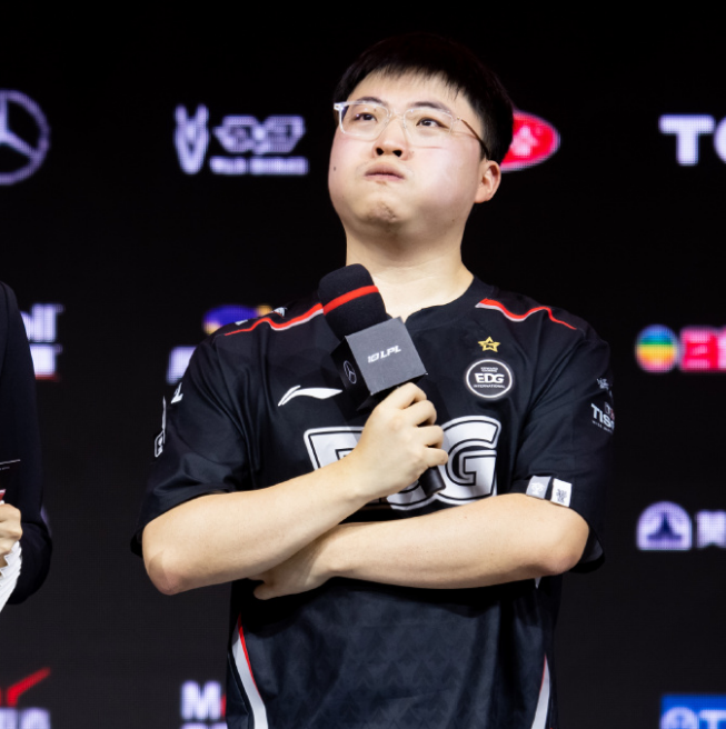 uzi重回赛场交出不俗答卷,泪洒当场-腾讯新闻