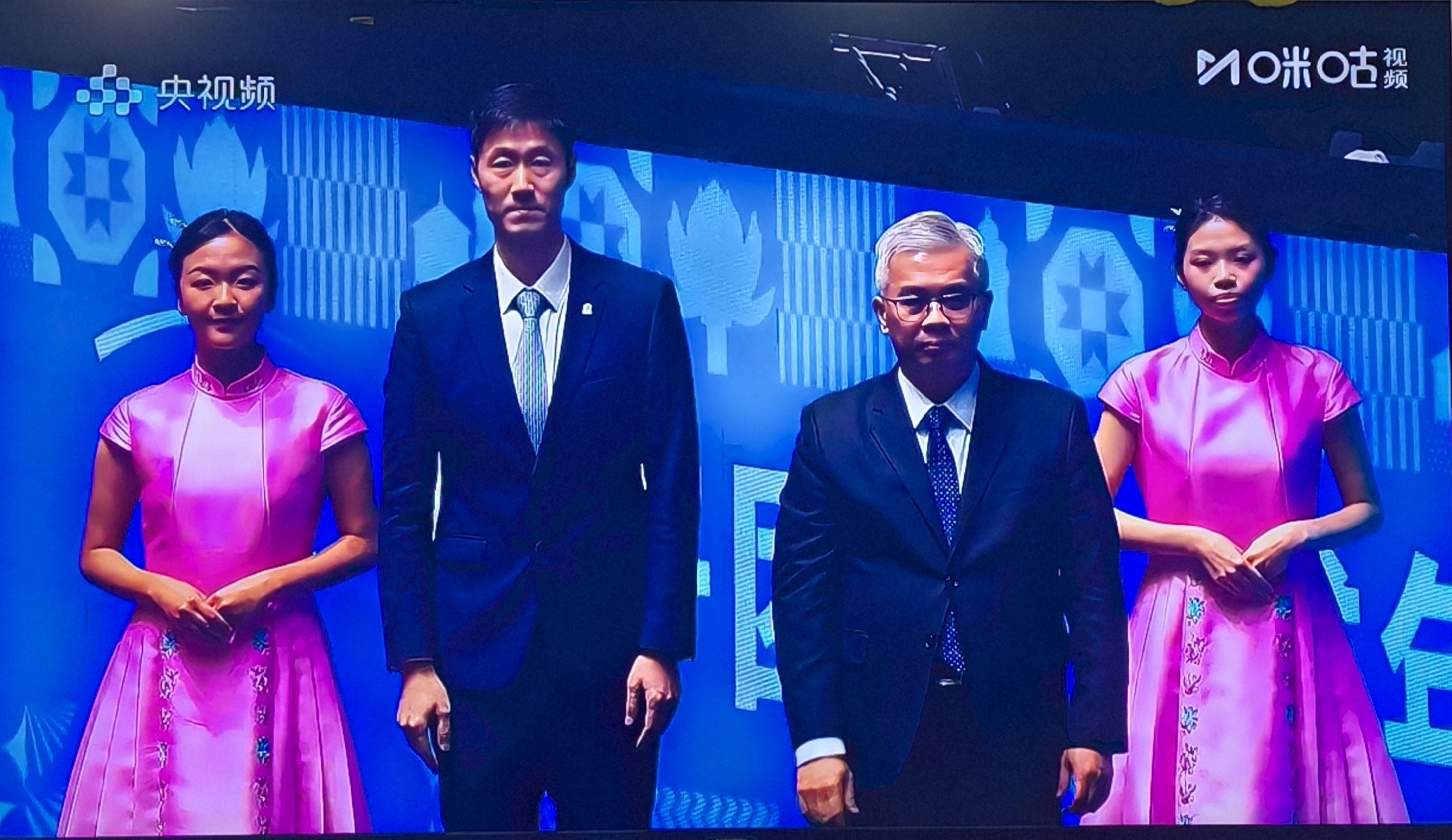 眾生相！男團大結局：馬龍許昕相擁！王楚欽“鬧笑話”，樊振東贏家 - 