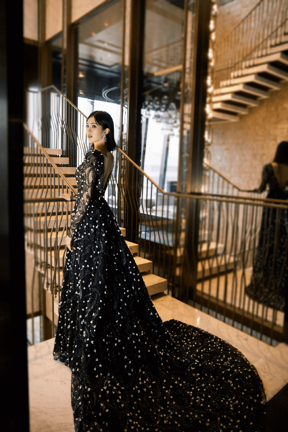 华为二公主姚安娜,亮相新品pocket 2发布会,跨界演绎新篇章