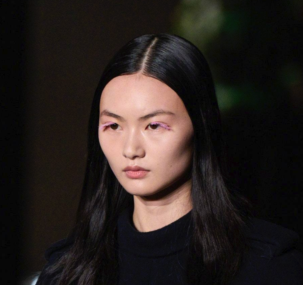 中国超模小眼睛,单眼皮就是高级?欧洲审美"霸凌"别太荒谬!