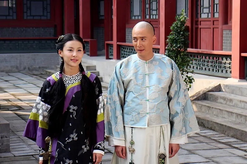 除了担任男主角的《鹿鼎记》,韩栋还有很多经典的古装剧角色,比如,在