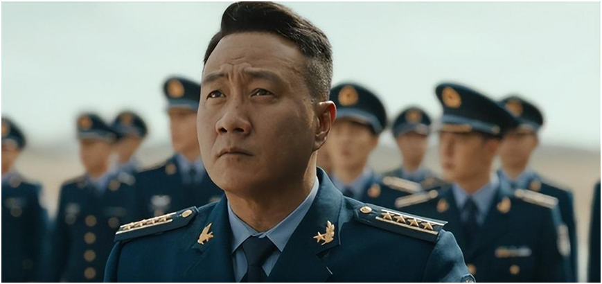 危险靠的那么近,但因为爱他们,把担心隐藏起来,他们虽然没有翱翔天际