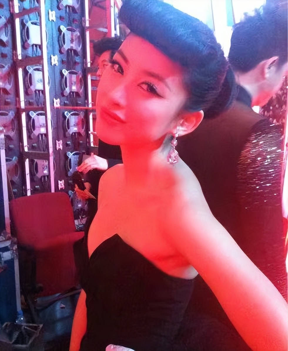 朱珠:红三代富二代,艳压通稿比作品多,情感新闻比角色有看点_腾讯新闻