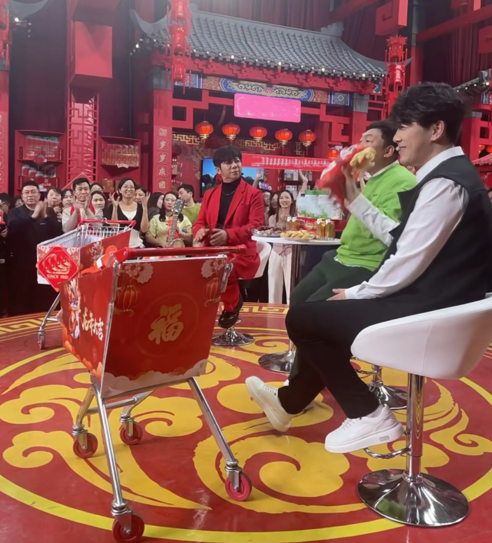 辽视春晚官宣定档：喜剧人撑门面，辽宁籍艺人扎堆，科目三或劝退观众_腾讯新闻