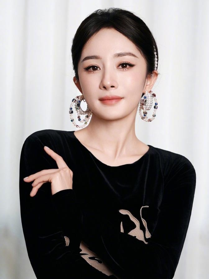 杨幂深圳这一夜惊艳全场 游本昌的话应验了