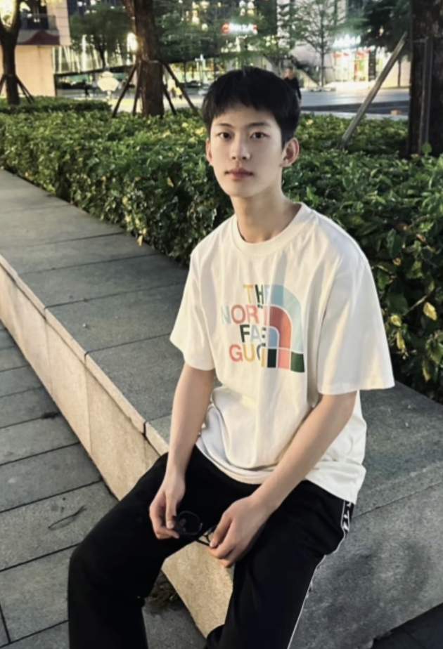 网红石佳明被砍掉手后续：手术12小时已度过危险期，家人发声回应_腾讯新闻