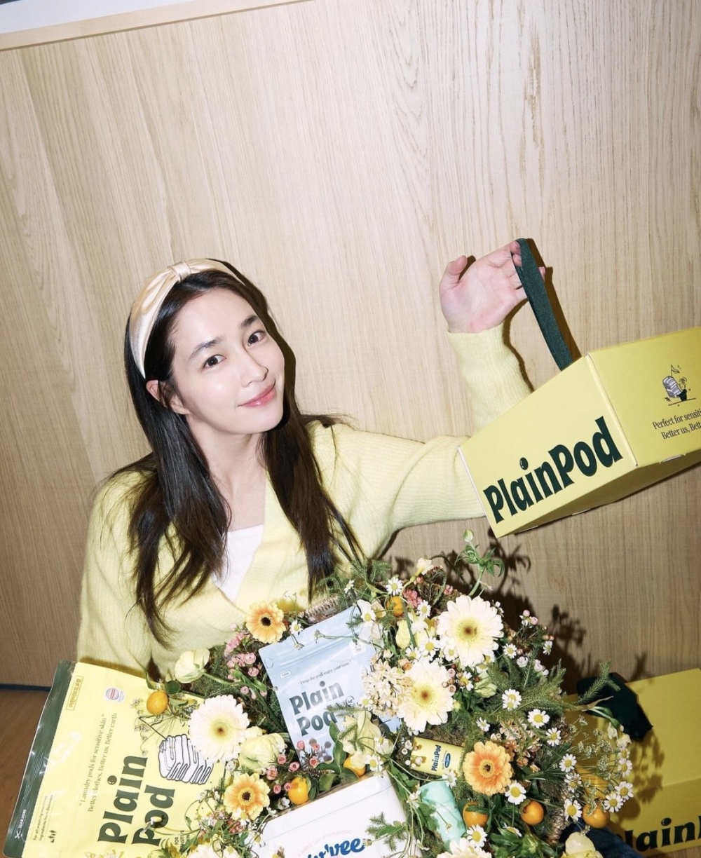 李秉宪妻子李敏贞产后收礼洗涤剂包装成花篮创意十足