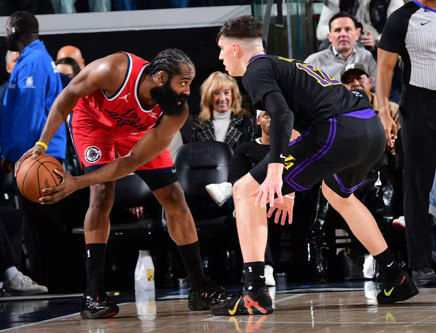 快船拒湖人26分逆轉！小卡復出哈登18+10引7人上雙 詹東55+16 - 