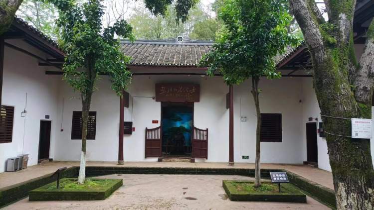 瞻仰徐特立故居(2)_腾讯新闻