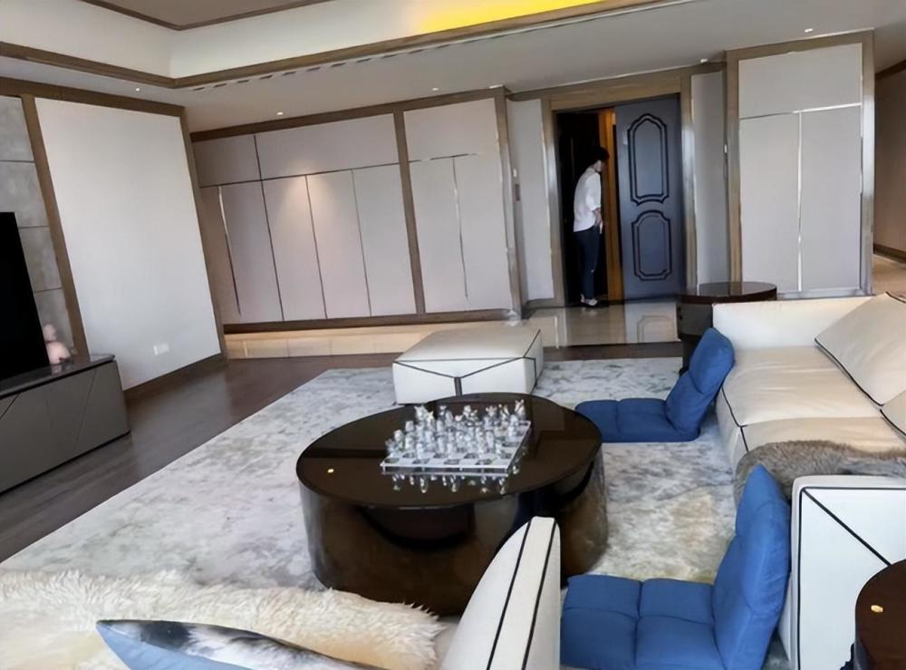 从相关售房信息来看,这套房子于2018年交房,当时吴亦凡还是自由之身