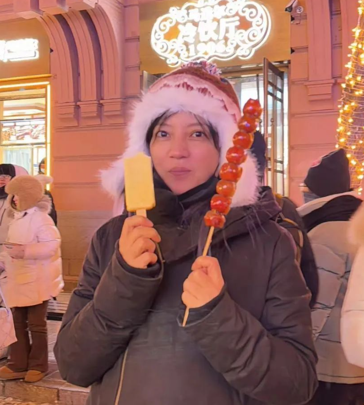 小燕子赵薇自杀疑云破冰近照揭示其潇洒生活轨迹