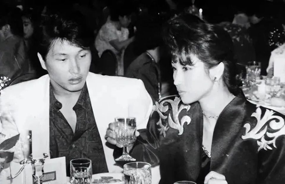 1988年,作为当时势头最猛的韩国总统候选人,卢泰愚成功当选.