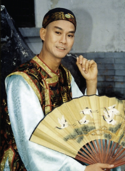 《戏说乾隆》一拍多部古装戏深入人心的郑少秋,,现代戏也有代表作,他