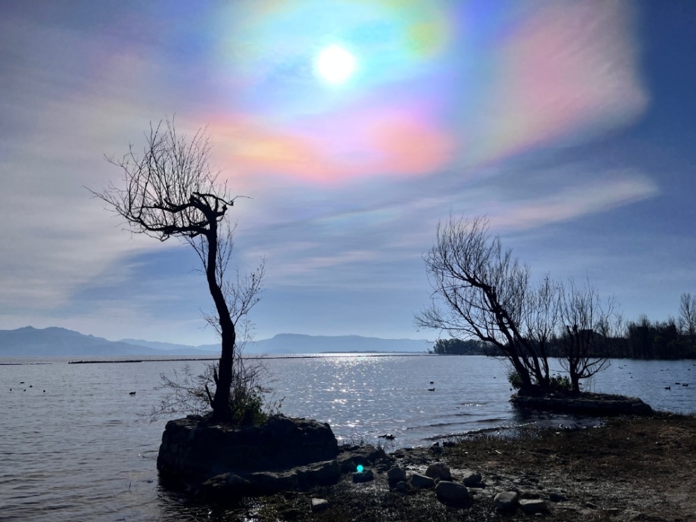 云南大理洱源现绝美七彩祥云 瑰丽云景刷屏网络圈_腾讯新闻