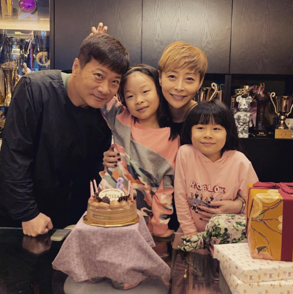 48岁佘诗曼庆生超13位tvb戏骨现身引回忆杀苗侨伟夫妇显年轻