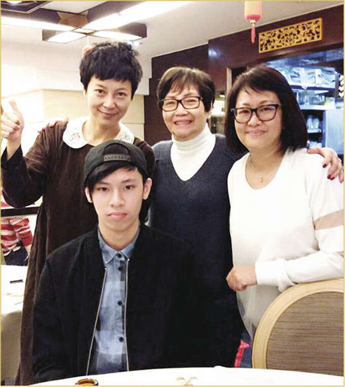 罗嘉良导演前妻近况曝光!面相和善笑容亲切,为照顾儿子拒绝再婚