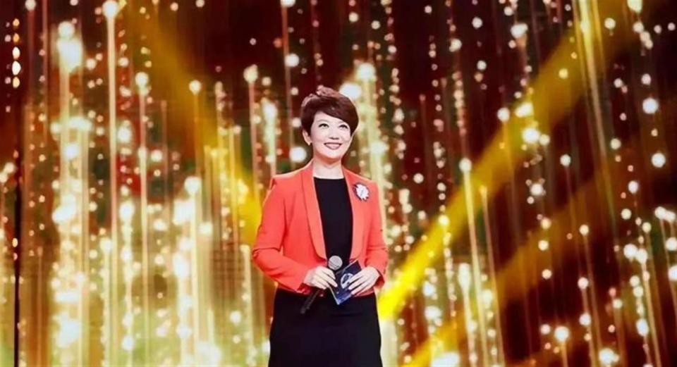 47岁无人敢娶？央视主持人王端端婚姻真相大白，答案不言而喻_腾讯新闻