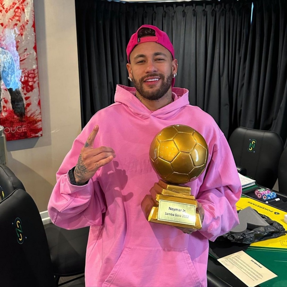 31岁内马尔喜获桑巴金球奖生涯第6座从未获得真正的金球奖