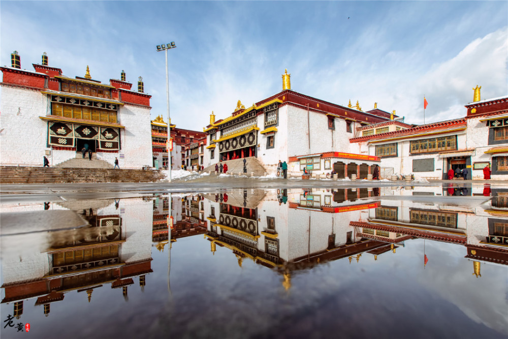 初雪后的强巴林寺,庄严之中更添几许圣洁,走进澜沧江源头第一寺_腾讯