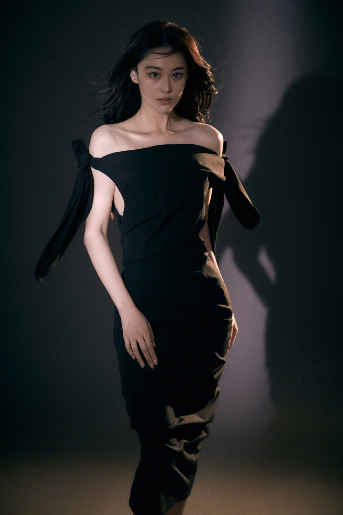 张馨予公开减肥餐,直言吃几天就消肿了,晒近照肤白貌美好养眼