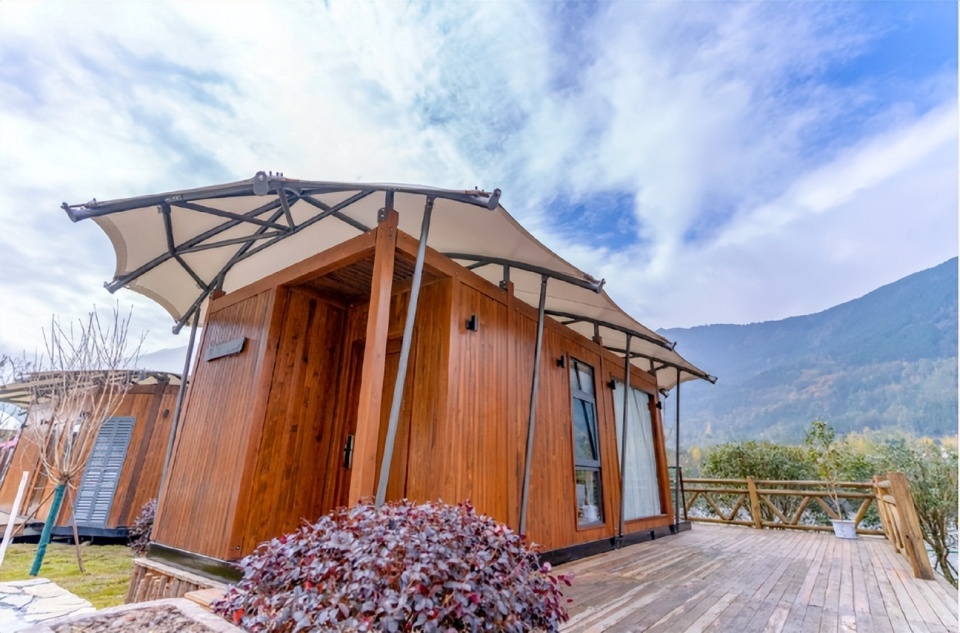 地址:清平镇德茂路院通村2组96电话:138902234305见山民宿99地址