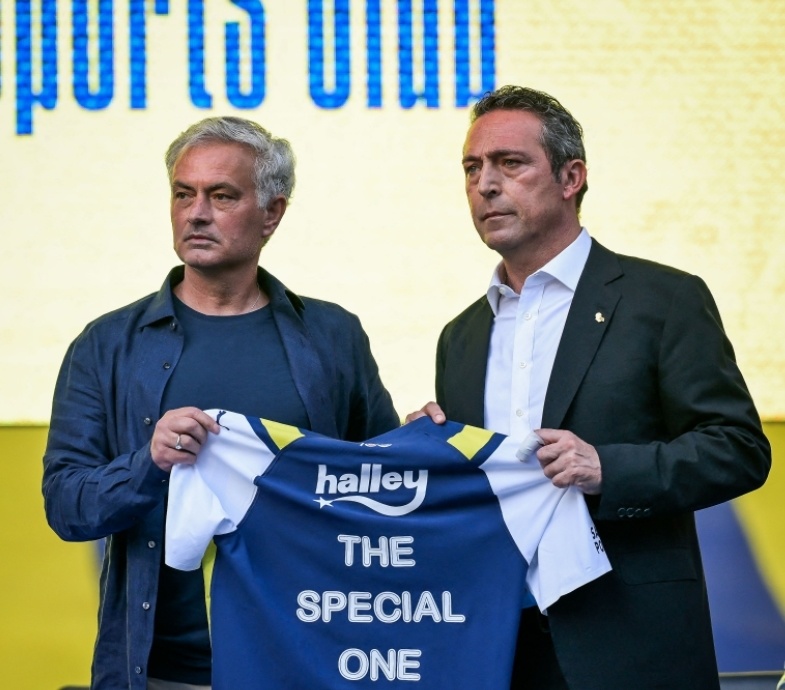 执教费内巴切对穆里尼奥来说也是一个新的开始,这是他自从波尔图加盟