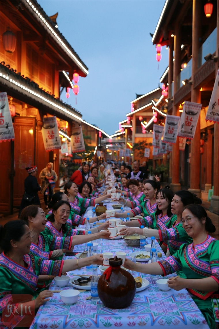 比春节更盛大更隆重兴文苗族花山节即将开启