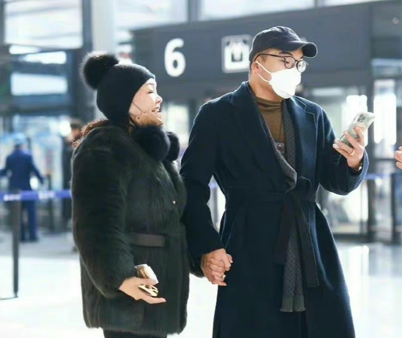 被前员工爆料"抠门",张兰入庙祈福,汪小菲澄清怀孕风波:假的