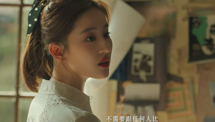 而《玫瑰故事》中,刘亦菲饰演的黄亦玫,就是这样一个跳出国剧女主俗圈