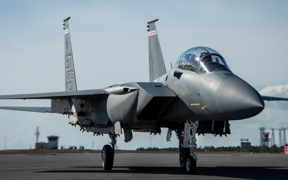 美国或向以色列出口f15,价格昂贵还得10年后才交付?_腾讯新闻